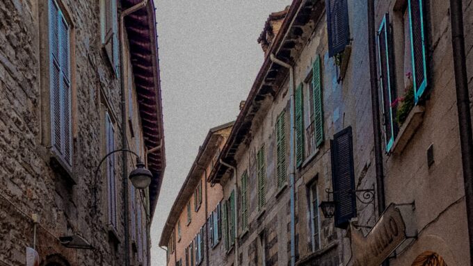 Aumento nas contas de água: Entenda o porquê e como lidar